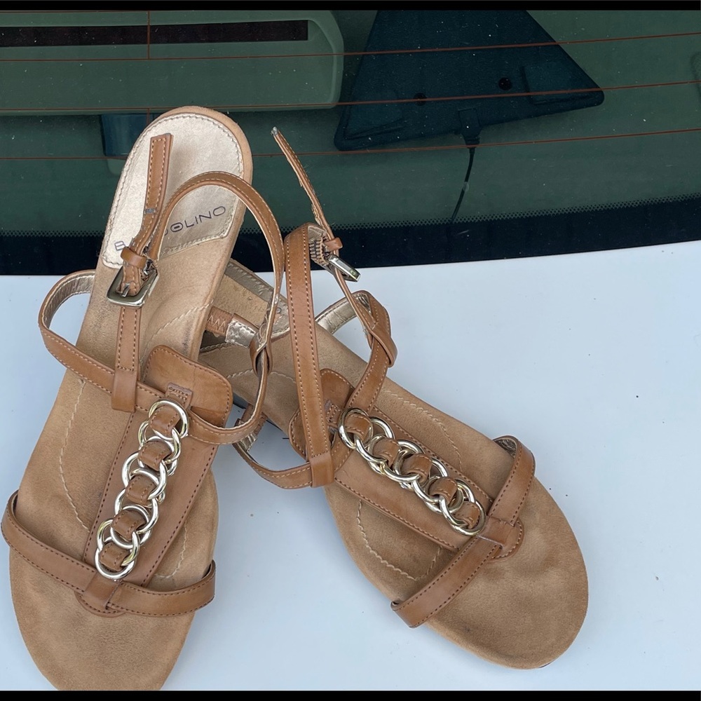 Bandolino tan wedge sandals 8M